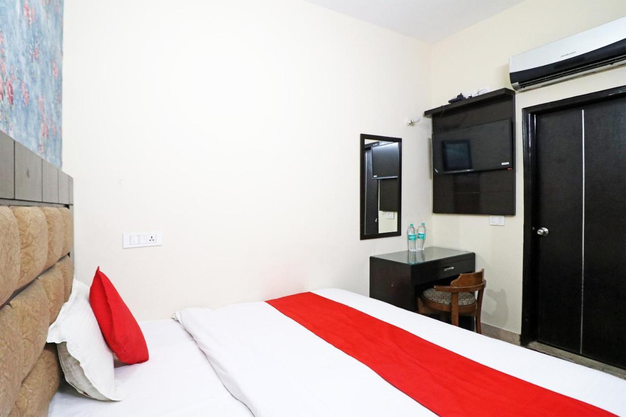 Hotel Westend Holiday Home 5 Mint From Nizamuddin Railway Station Neu-Delhi Exterior foto