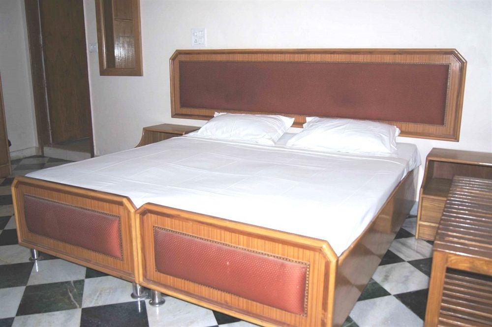 Hotel Westend Holiday Home 5 Mint From Nizamuddin Railway Station Neu-Delhi Exterior foto